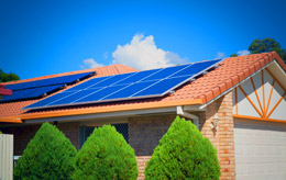 Domowa elektrownia słoneczna – jak działa w praktyce?